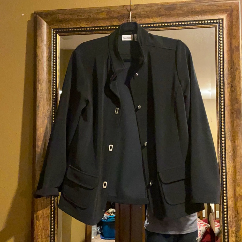 Great jacket with nice button detail